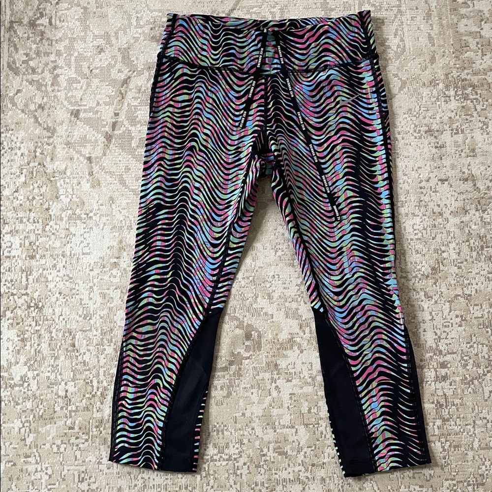 Nike Multicolor Wave Pattern Capri Leggings